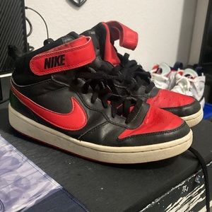Nike court borough used